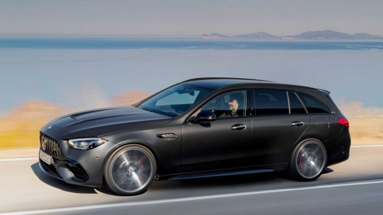 Mercedes C 63 AMG E Performance: le immagini ufficiali
