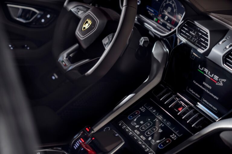 Lamborghini Urus S: immagini ufficiali