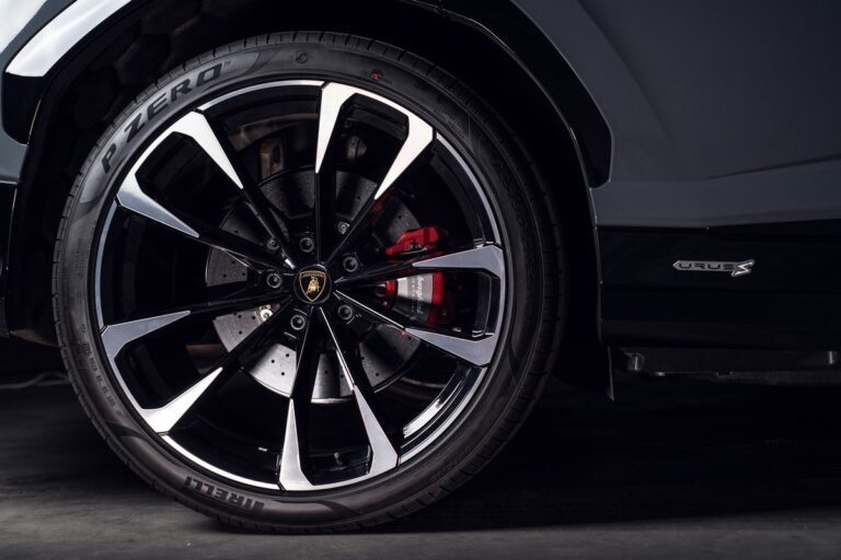 Lamborghini Urus S: immagini ufficiali
