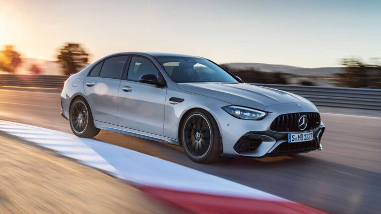 Mercedes C 63 AMG E Performance: le immagini ufficiali