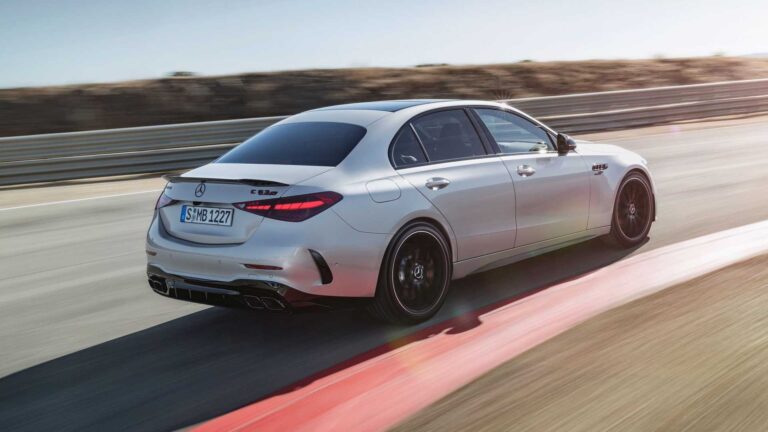 Mercedes C 63 AMG E Performance: le immagini ufficiali