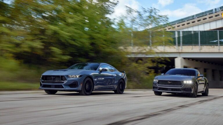 Ford Mustang 2023: le immagini