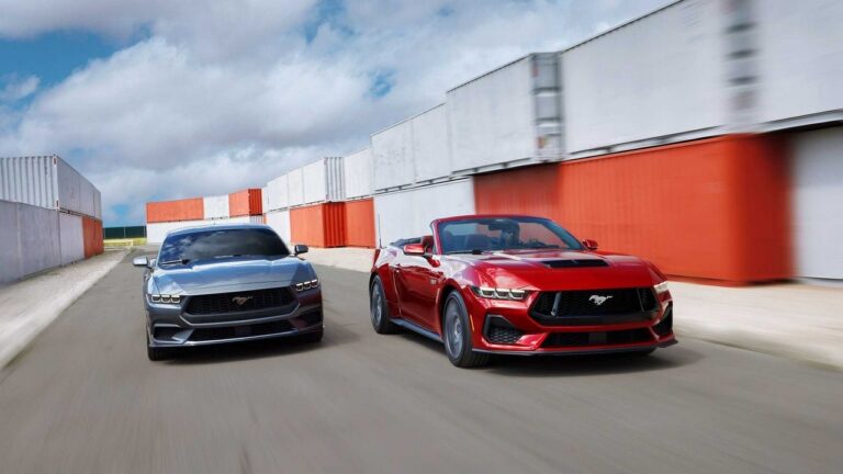 Ford Mustang 2023: le immagini