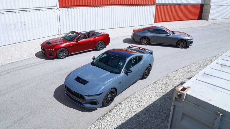 Ford Mustang 2023: le immagini