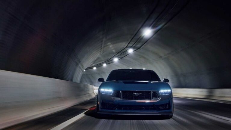 Ford Mustang Dark Horse: le immagini