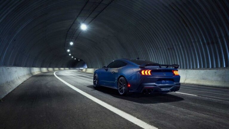 Ford Mustang Dark Horse: le immagini