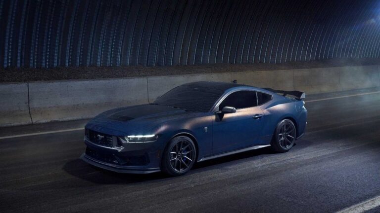 Ford Mustang Dark Horse: le immagini
