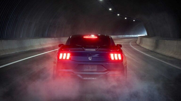 Ford Mustang Dark Horse: le immagini