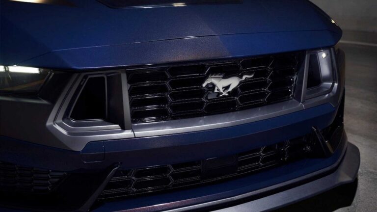Ford Mustang Dark Horse: le immagini