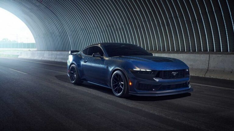 Ford Mustang Dark Horse: le immagini