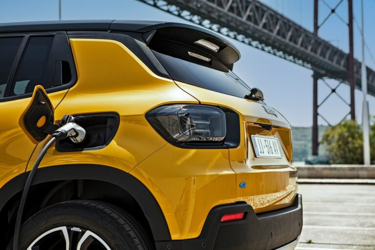 Jeep: i prossimi modelli elettrificati