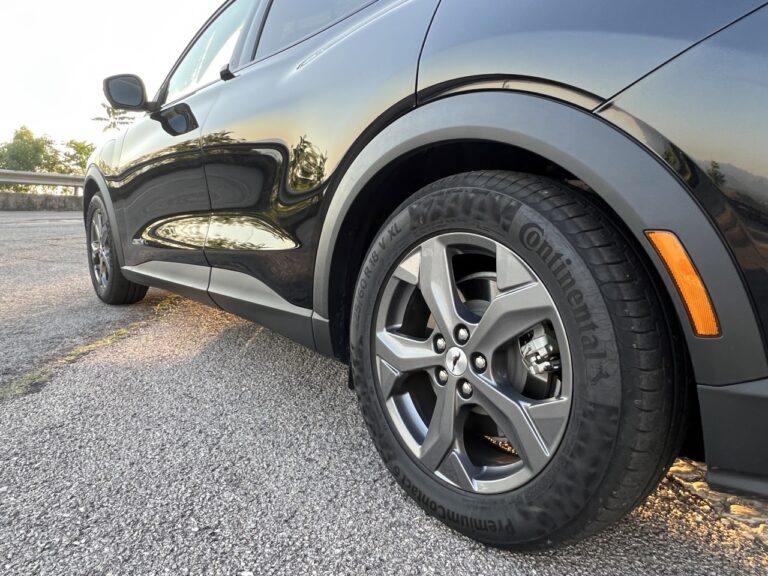 Ford Mustang Mach-e RWD: le immagini