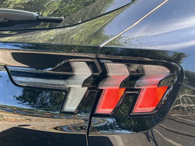 Ford Mustang Mach-e RWD: le immagini