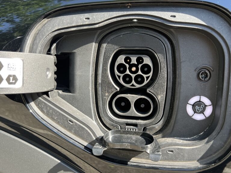 Ford Mustang Mach-e RWD: le immagini