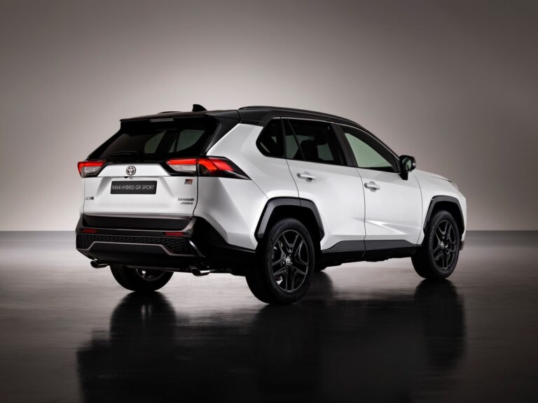 Toyota RAV4 GR Sport: immagini