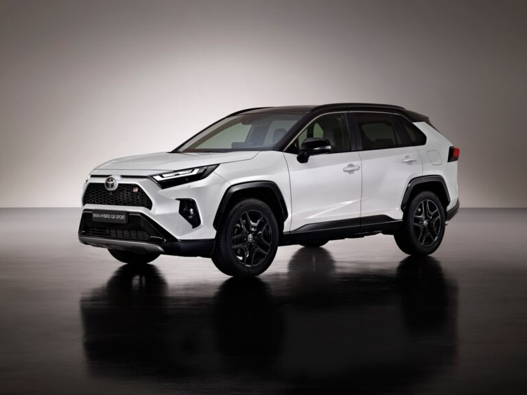 Toyota RAV4 GR Sport: immagini