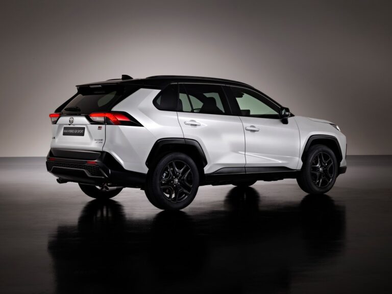 Toyota RAV4 GR Sport: immagini