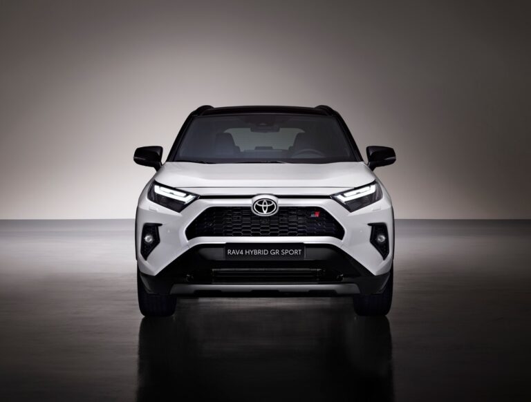 Toyota RAV4 GR Sport: immagini