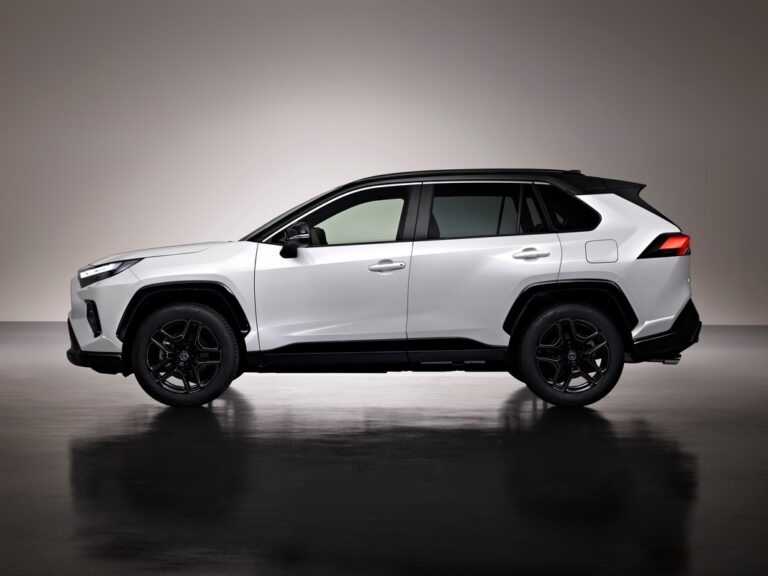 Toyota RAV4 GR Sport: immagini