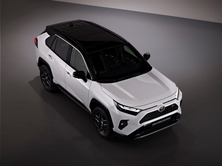 Toyota RAV4 GR Sport: immagini
