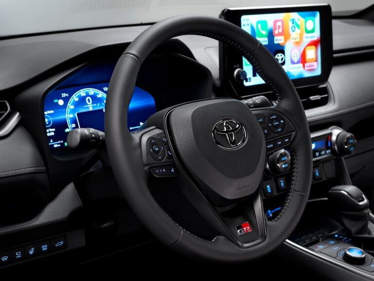 Toyota RAV4 GR Sport: immagini