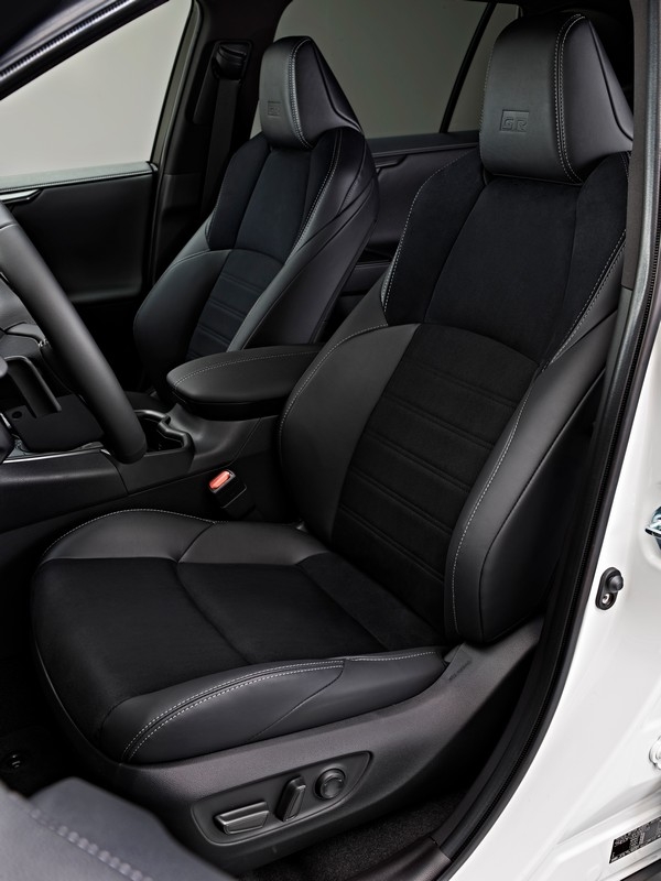 Toyota RAV4 GR Sport: immagini