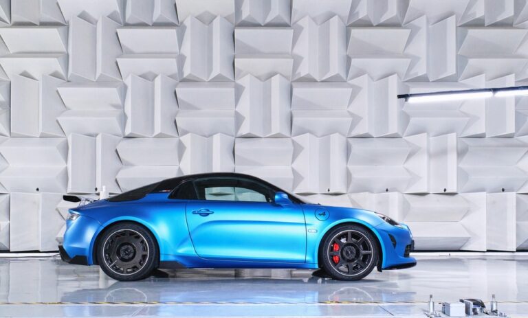 Alpine A110 R: le immagini ufficiali