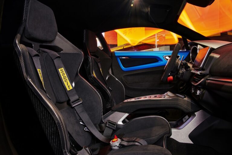 Alpine A110 R: le immagini ufficiali