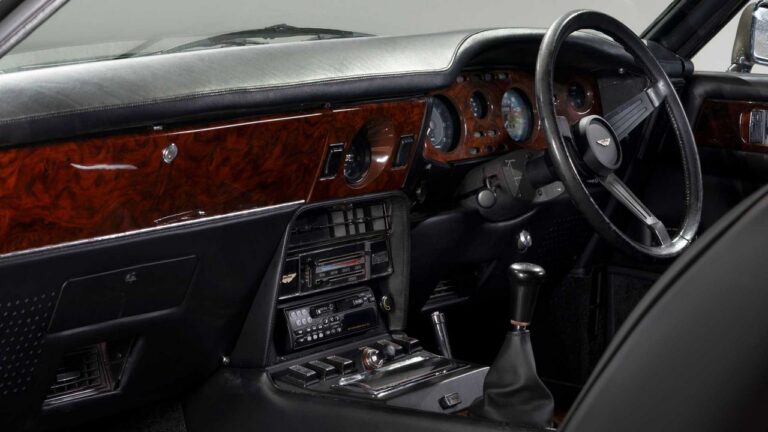 Aston Martin DB5 e le altre auto di Bond