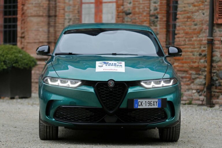 Alfa Romeo Tonale è Auto Europa 2023: le immagini