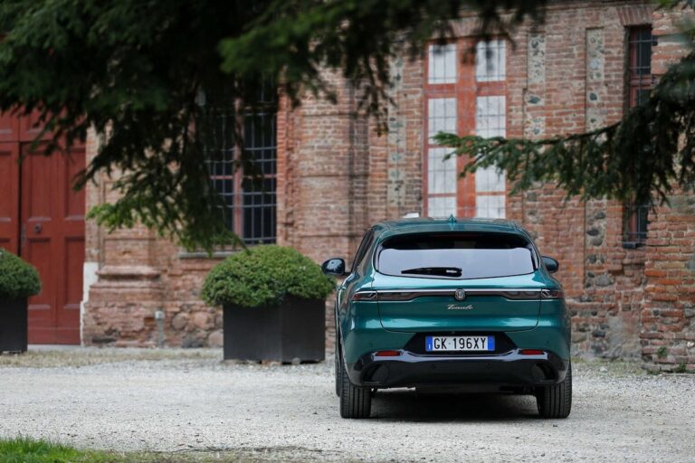 Alfa Romeo Tonale è Auto Europa 2023: le immagini