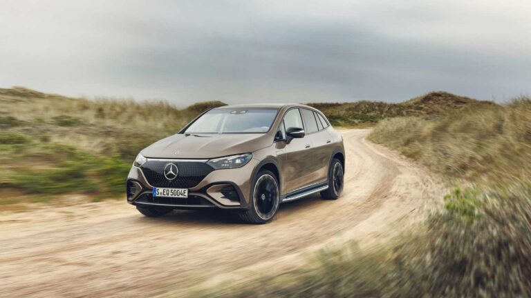 Mercedes-Benz EQE SUV: le immagini
