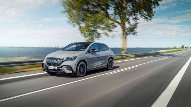 Mercedes-Benz EQE SUV: le immagini