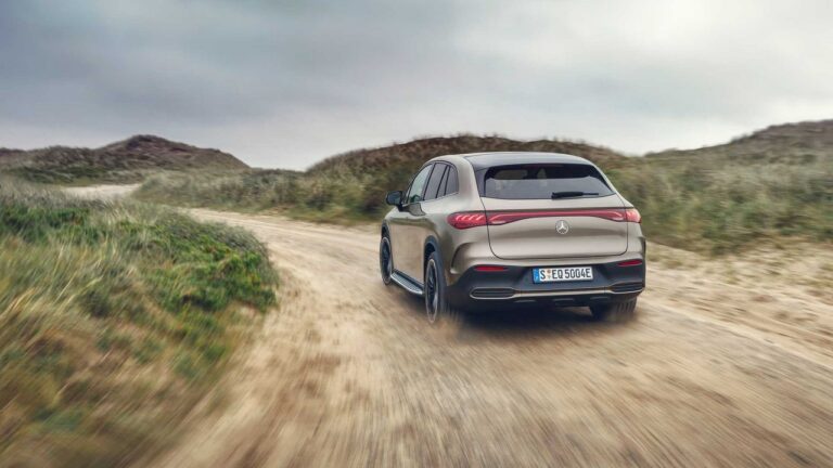 Mercedes-Benz EQE SUV: le immagini