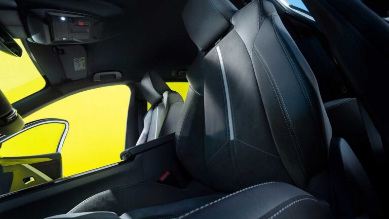 Opel Astra e Grandland GSe: le immagini