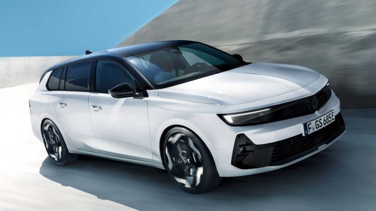 Opel Astra e Grandland GSe: le immagini