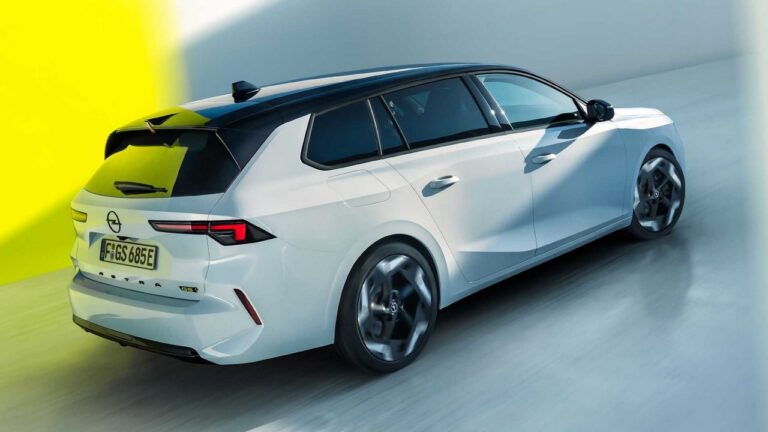 Opel Astra e Grandland GSe: le immagini