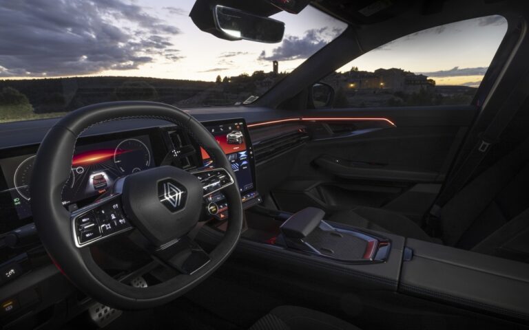 Renault Austral: le immagini ufficiali