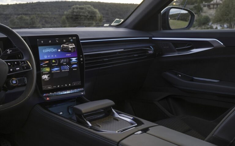 Renault Austral: le immagini ufficiali
