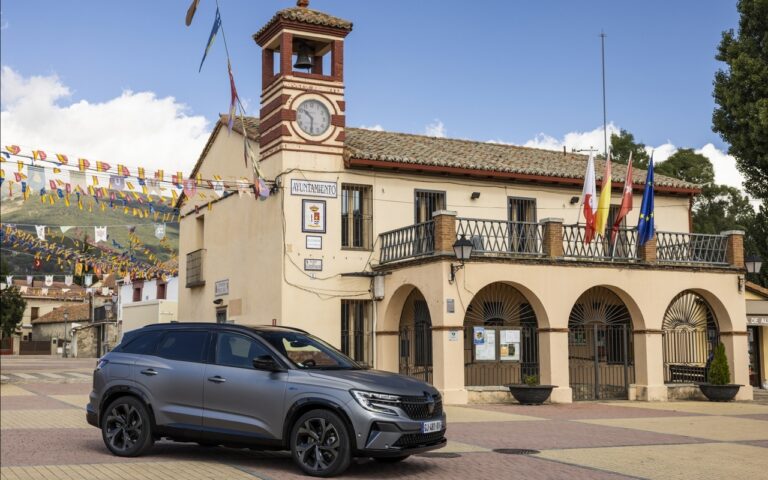 Renault Austral: le immagini ufficiali