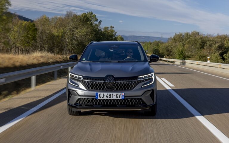 Renault Austral: le immagini ufficiali