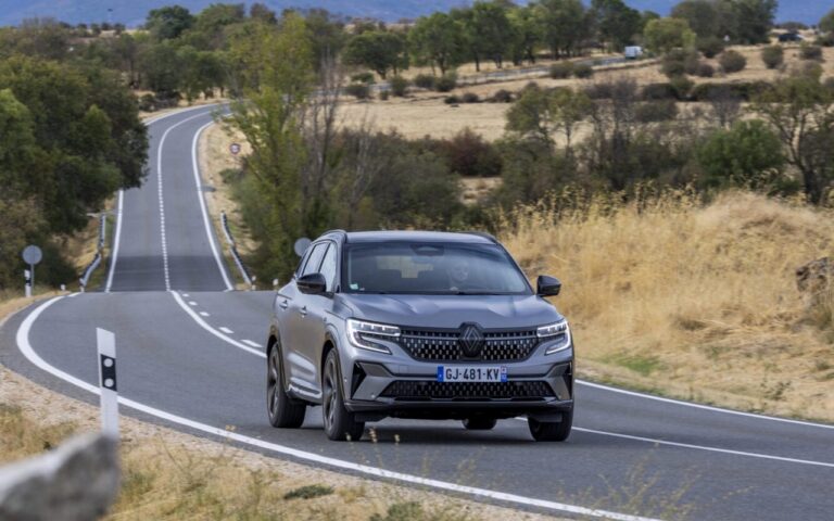 Renault Austral: le immagini ufficiali