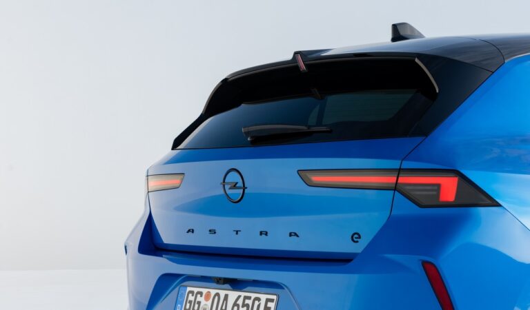 Opel Astra Electric: immagini ufficiali