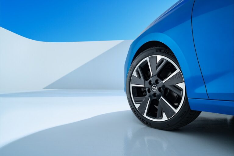 Opel Astra Electric: immagini ufficiali