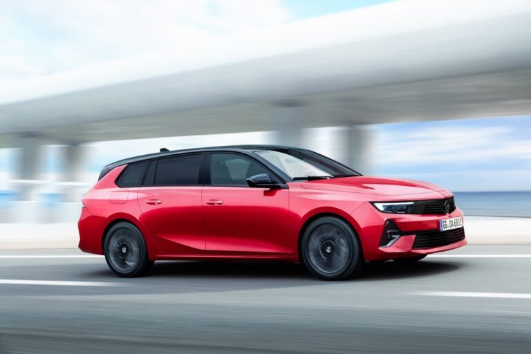 Opel Astra Electric: immagini ufficiali