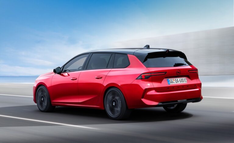 Opel Astra Electric: immagini ufficiali