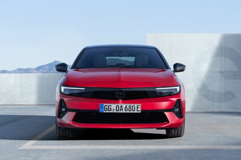 Opel Astra Electric: immagini ufficiali