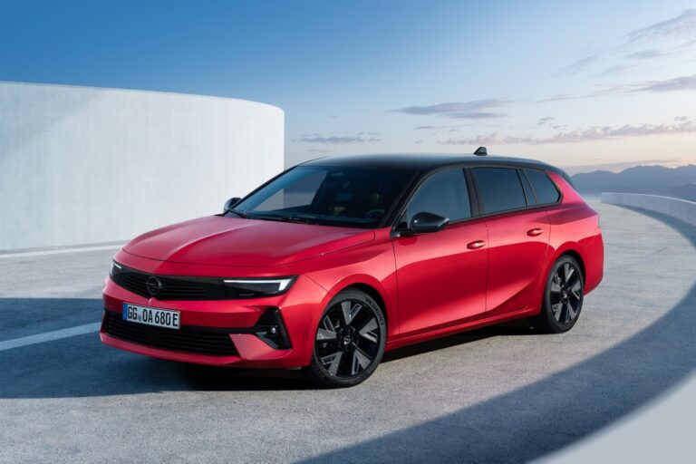 Opel Astra Electric: immagini ufficiali