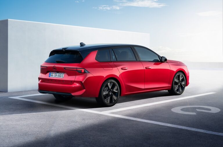 Opel Astra Electric: immagini ufficiali
