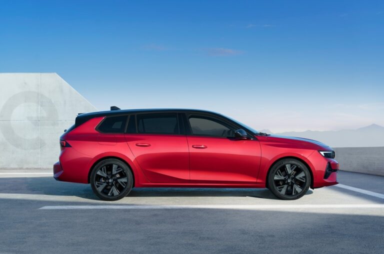 Opel Astra Electric: immagini ufficiali